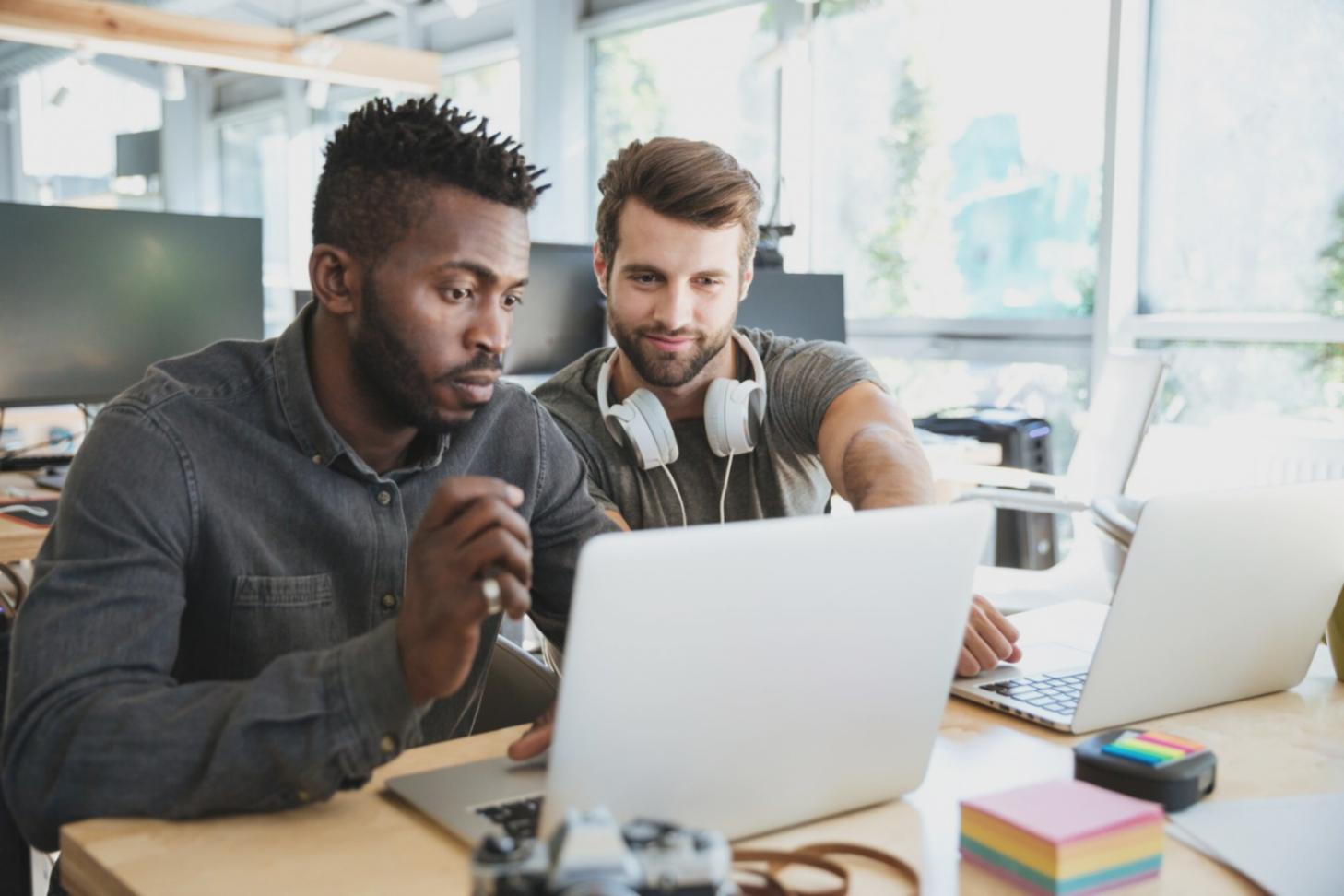 Team ruxomaridex al lavoro su progetti di design dell'interfaccia utente